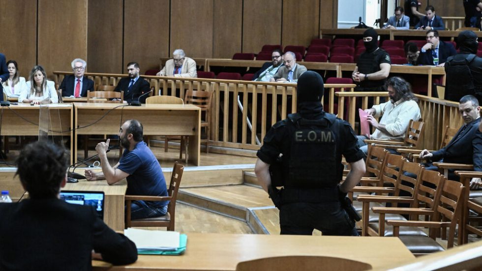 Στιγμιότυπο από τη δίκη της Χρυσής Αυγής σε δεύτερο βαθμό στο Εφετείο Αθηνών